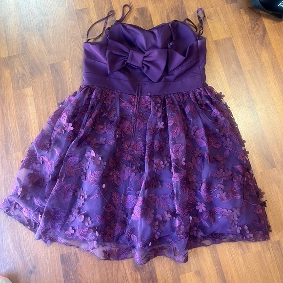 Trixxi dress - Picture 1 of 3